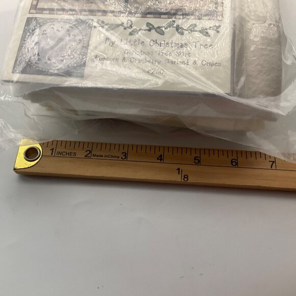 New Penny Lane Primitives My Little Christmas Tree skirt garland Kit Wool Felt - Picture 7 of 8